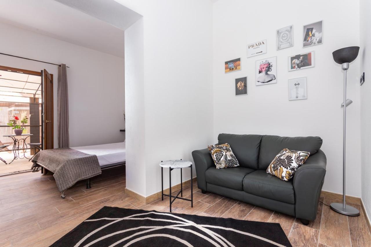 Living G Room Cagliari Luaran gambar